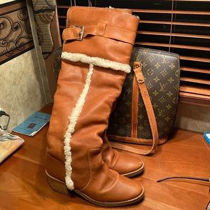 This knees boots so comfy and warm